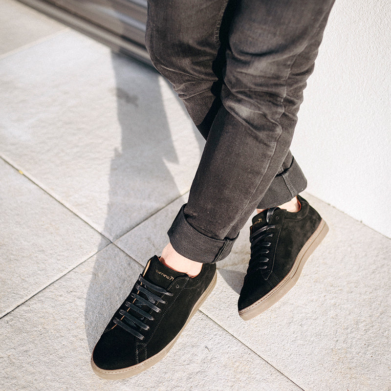 black sporty men sneaker in suede leather | camino 71