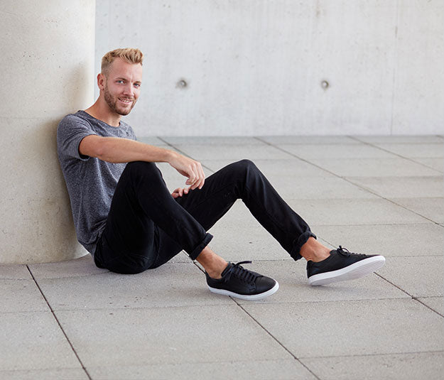 Sporty leather shoes black white | camino71